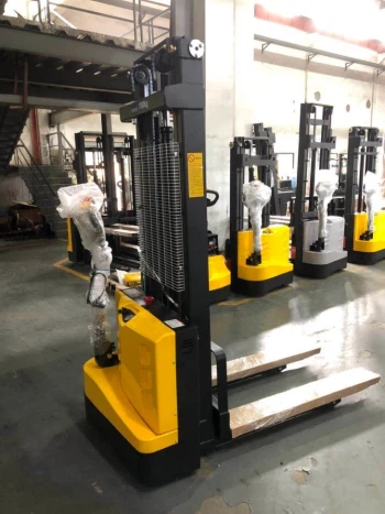 Elektriskās platformas kravas automašīnas ar 1500 kg 4500 mm pilnu elektrisko palešu krāvēju